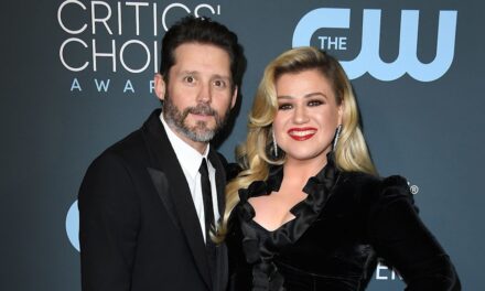 Le partenaire «  Loving  » de Brandon Blackstock de 3 ans a révélé être le sien et l&rsquo;ex-assistant de Kelly Clarkson