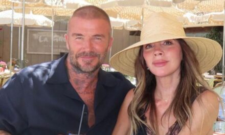 Victoria Beckham, 51 ans, vient de porter le maillot de bain noir le plus flatteur de tous les temps