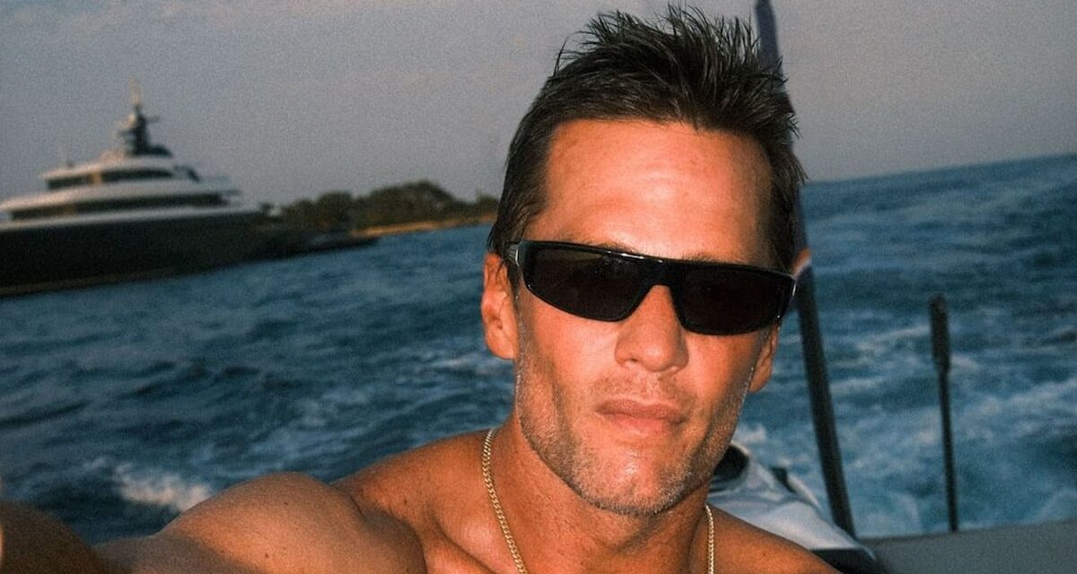 Tom Brady célèbre une étape spéciale de la célébration de la famille trempée du soleil