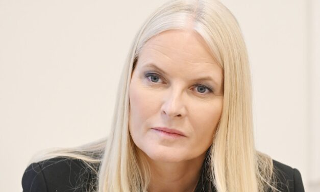 Crown Princess Mette-Marit l&rsquo;anniversaire difficile en tant que fils Marius Borg Hoiby est accusé de 4 chefs de viol