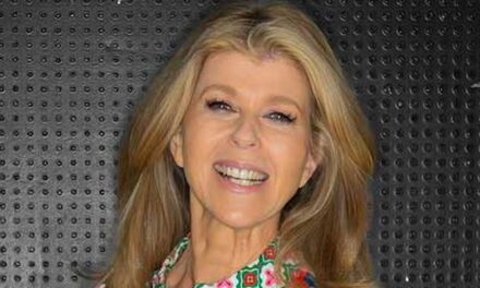 La robe à thé de Kate Garraway m&rsquo;a convaincu que les fleurs ne sont pas seulement pour le printemps – en plus, c&rsquo;est moins de 40 £