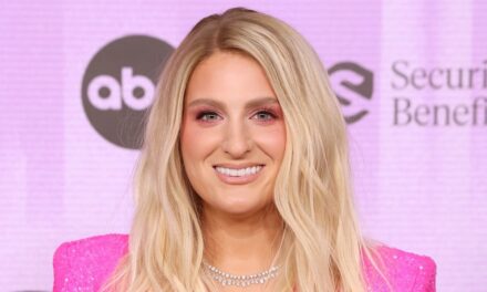 Meghan Trainor a l&rsquo;air «méconnaissable» après une perte de poids spectaculaire et une chirurgie plastique