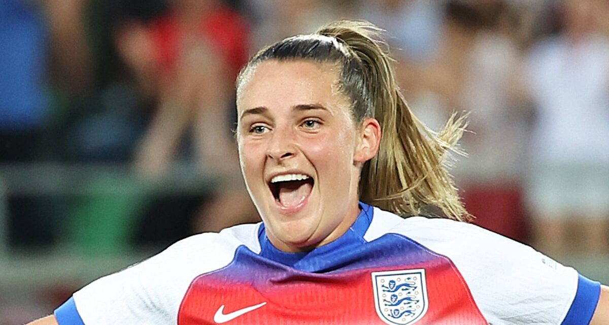 Anneau de fiançailles «sans tracas» de Lioness Ella Toone de 7 000 £ du célèbre footballeur beau