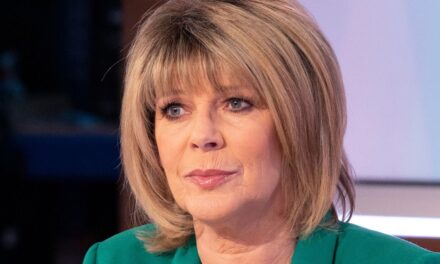 Ruth Langsford révèle pourquoi la mère d&rsquo;Alzheimer «déchirante» de la mère est «doublement difficile» pour la famille – exclusive