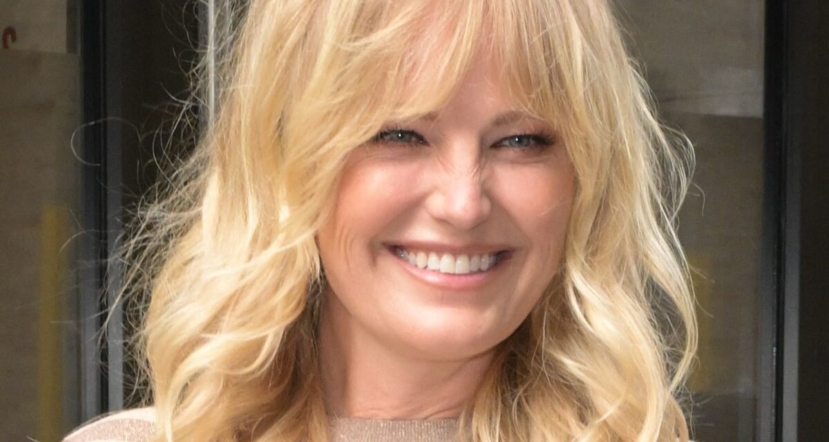 Les rocks de Malin Akerman des épouses de chasse sont francs sur une photo d&rsquo;enfance méconnaissable avec un membre de la famille Lookalike