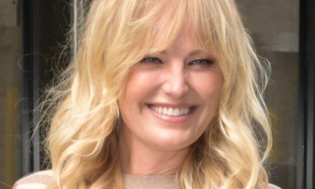 Les rocks de Malin Akerman des épouses de chasse sont francs sur une photo d&rsquo;enfance méconnaissable avec un membre de la famille Lookalike