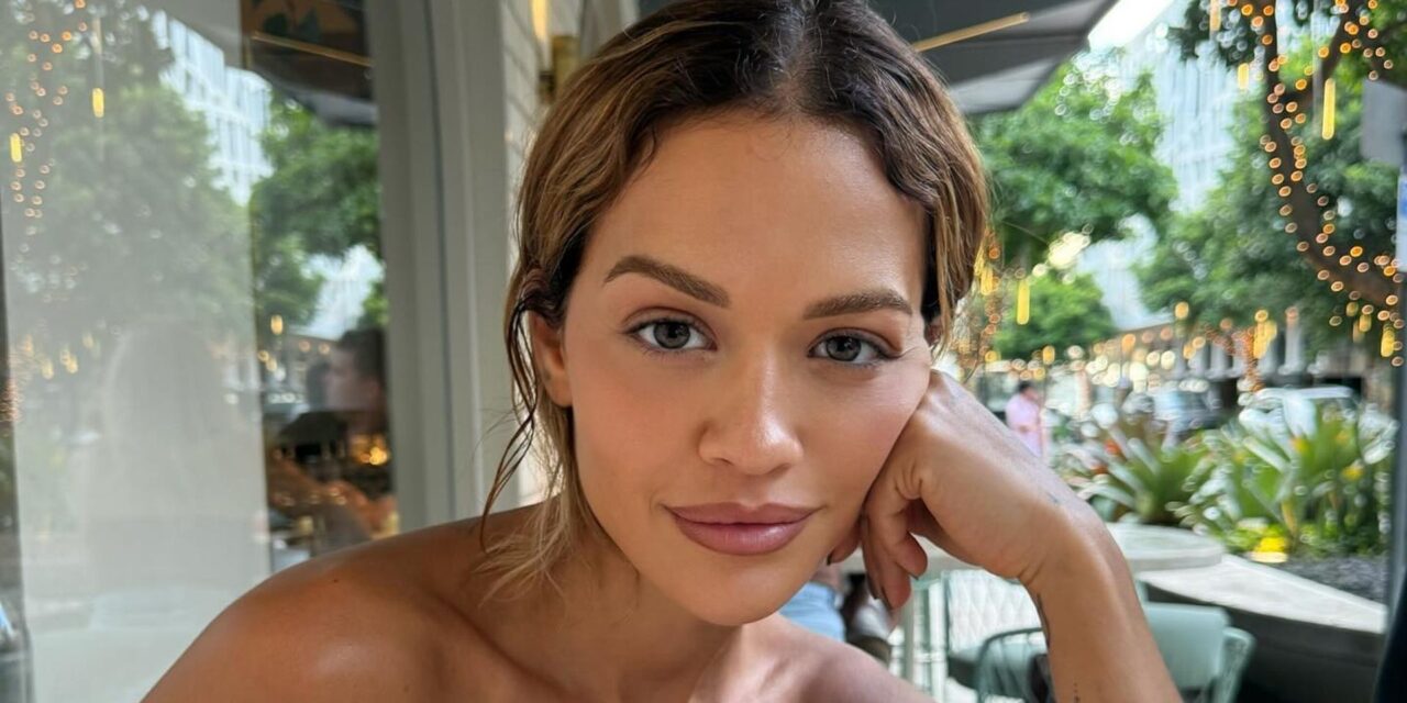 Rita Ora a juste stylé son minuscule bikini à cordes avec les chaussures les plus étranges