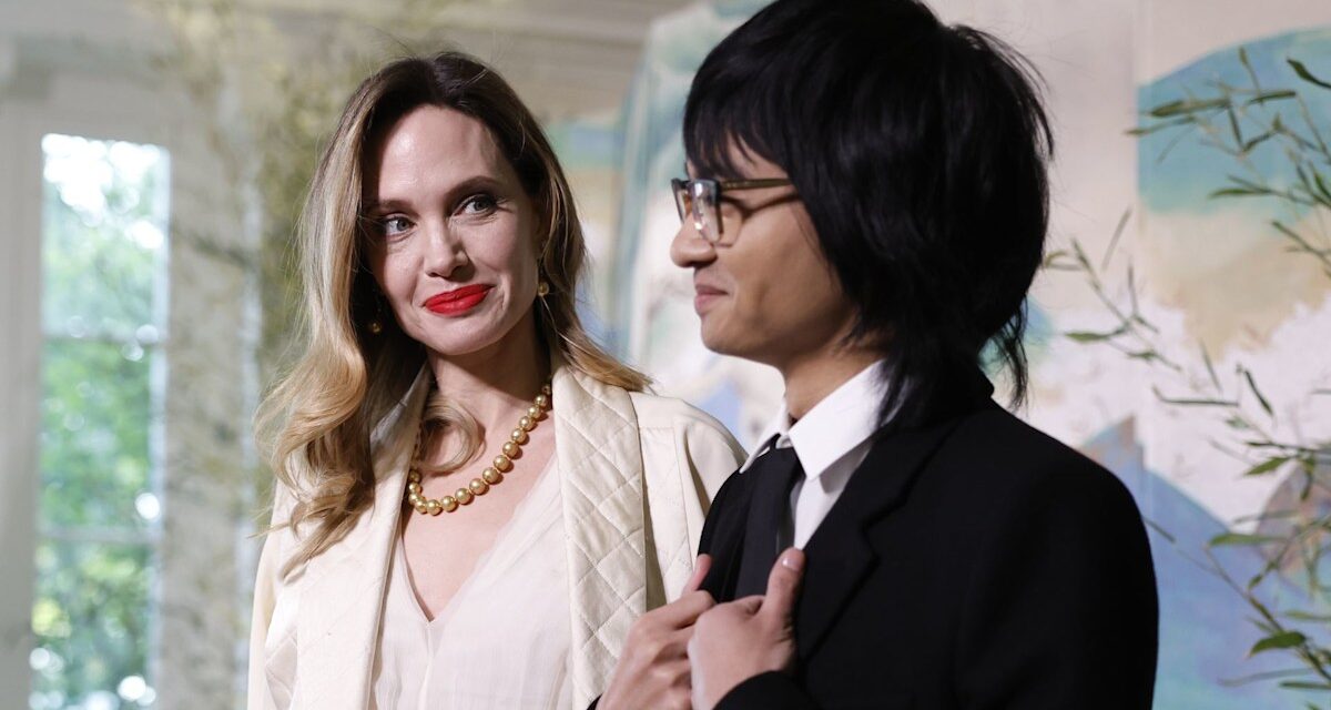 Maddox, le fils d&rsquo;Angelina Jolie, change de nom pour se démarquer de son père Brad Pitt