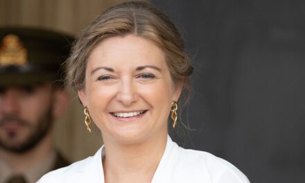 La princesse de Luxembourg Stephanie illustrée avant le jour de l&rsquo;adhésion du mari