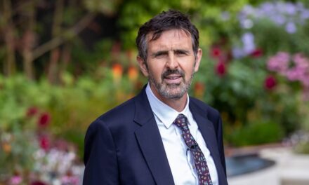 La star du monde des jardiniers, Adam Frost, a échangé un jardin de 4 acres contre le paradis «scruffy» mais «sûr»