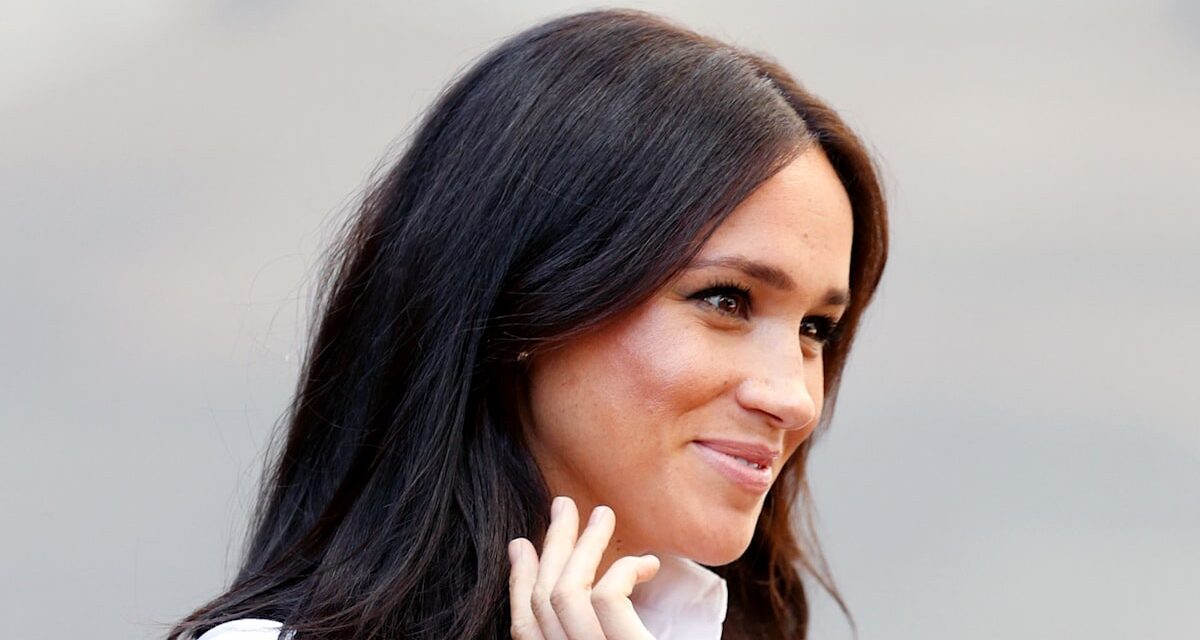 La robe d&rsquo;anniversaire de Valentino de Meghan Markle Rocks Rocks avec un ourlet le plus court