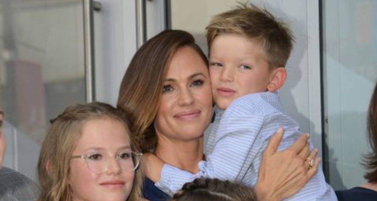 Jennifer Garner fait une confession sur la vie «  parfaite  » avec 3 enfants: «  Les enfants ne s&rsquo;en soucient pas &lsquo;
