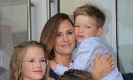 Jennifer Garner fait une confession sur la vie «  parfaite  » avec 3 enfants: «  Les enfants ne s&rsquo;en soucient pas &lsquo;