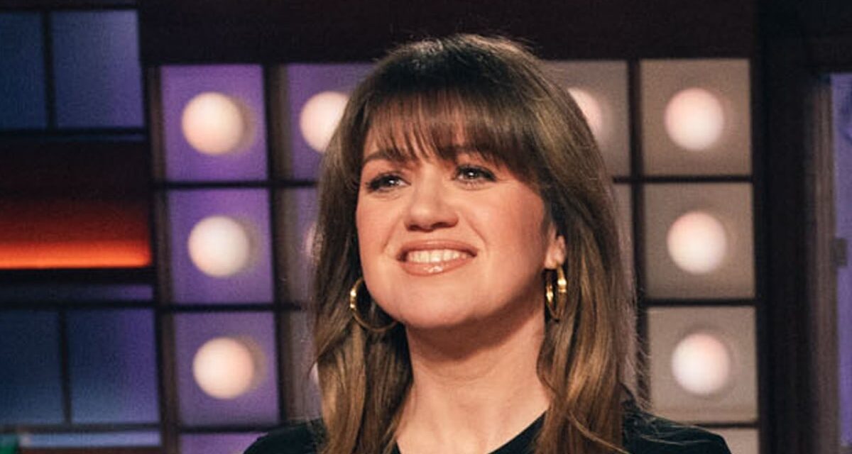 Les co-stars de Kelly Clarkson se rassemblent autour de sa tragédie familiale suivante