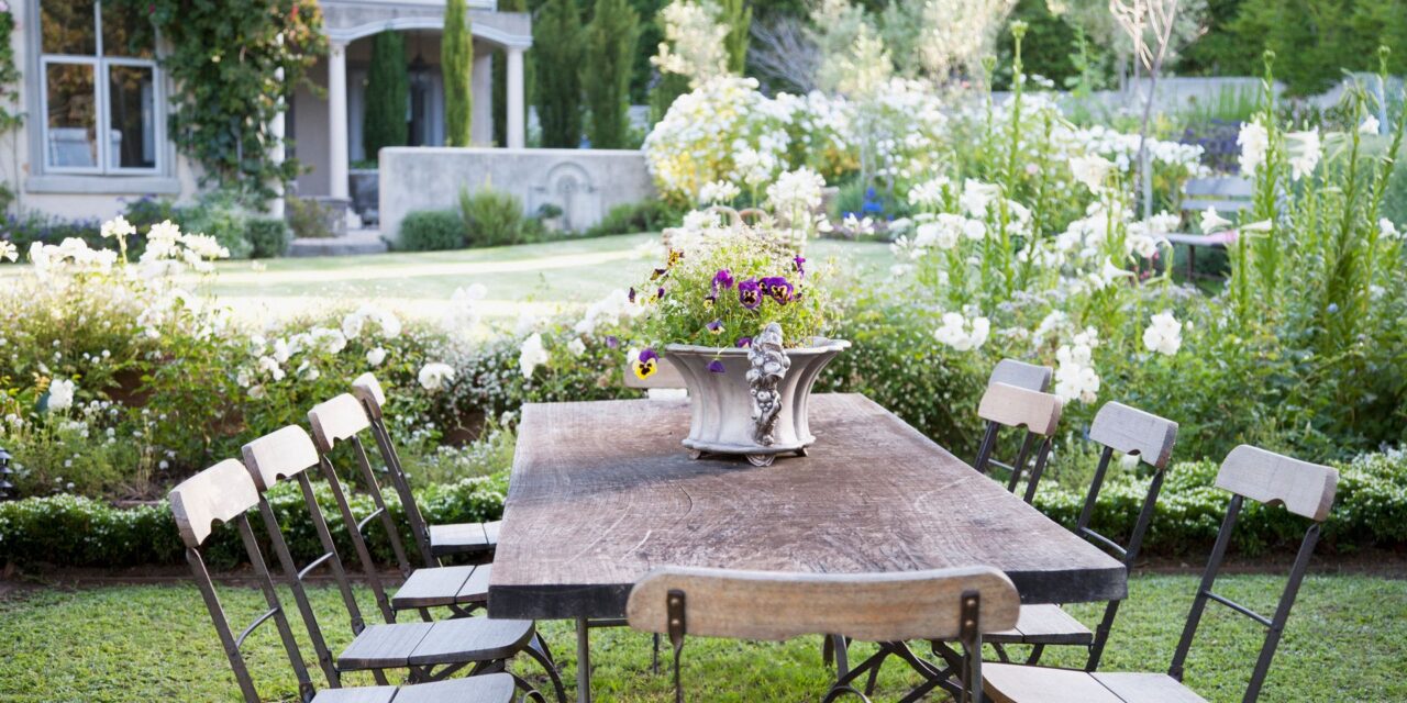 Le concepteur révèle 7 étapes simples vers un jardin à couper le souffle sur n&rsquo;importe quel budget