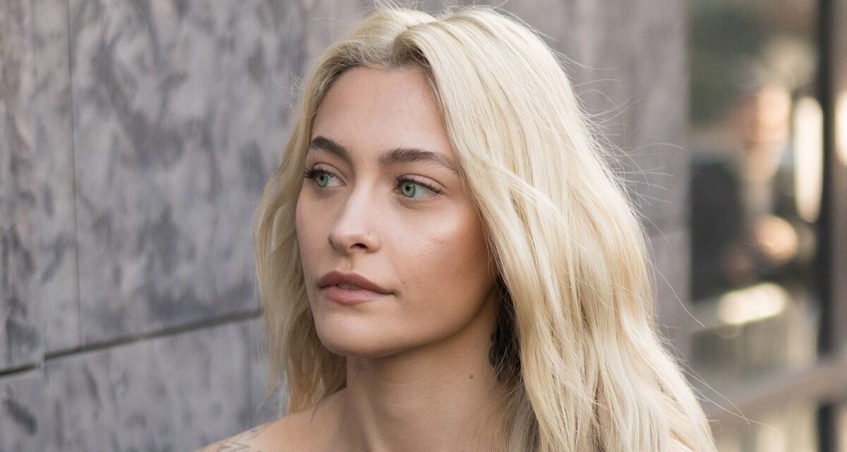 Paris Jackson Wows en shorts micro-mini-shorts suivant la séparation du fiancé