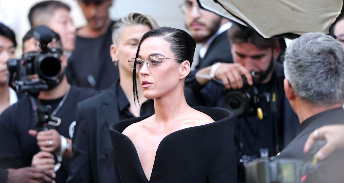 Katy Perry présente des excuses en plein air après une confession sur le comportement de sa fille Daisy
