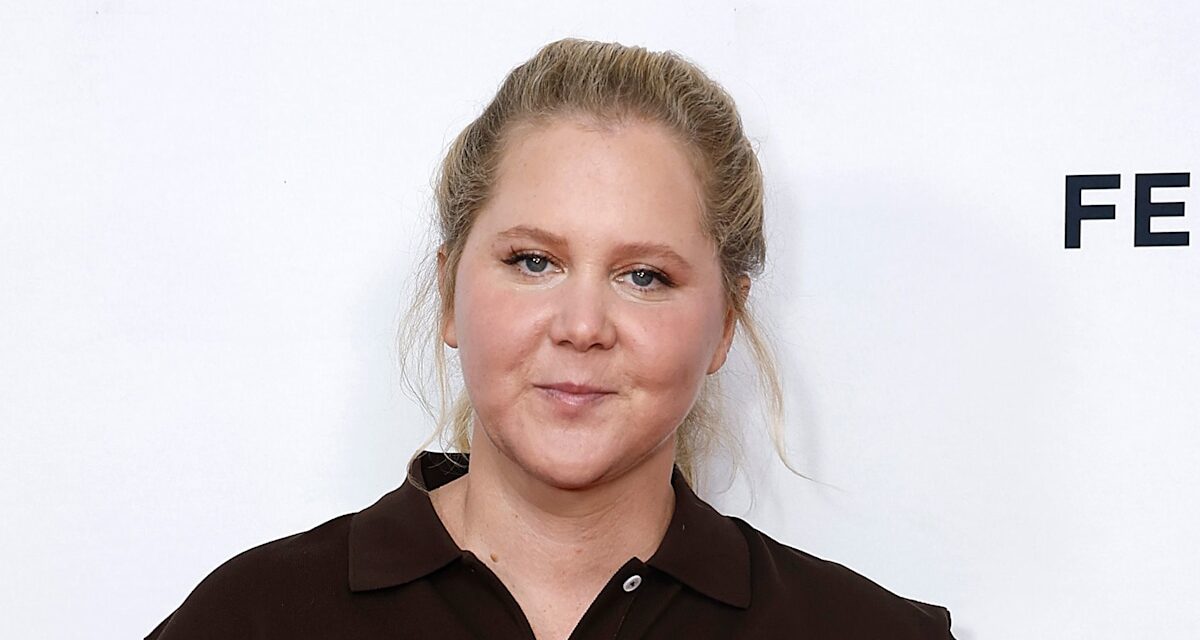 Amy Schumer utilise Walker dans la nouvelle mise à jour de la santé après la chirurgie – voir photo