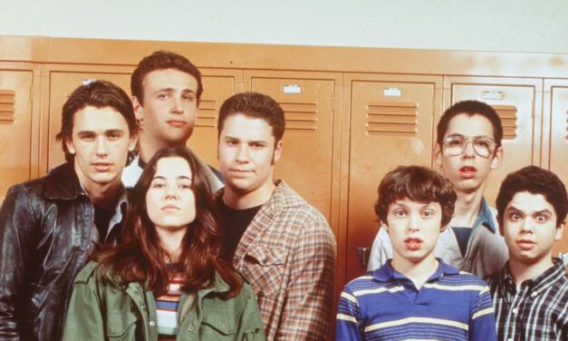 Jason Segel s&rsquo;ouvre sur «  Essayer de reprendre  » les monstres et les geeks «totalement sauvages» le 25e anniversaire – exclusif