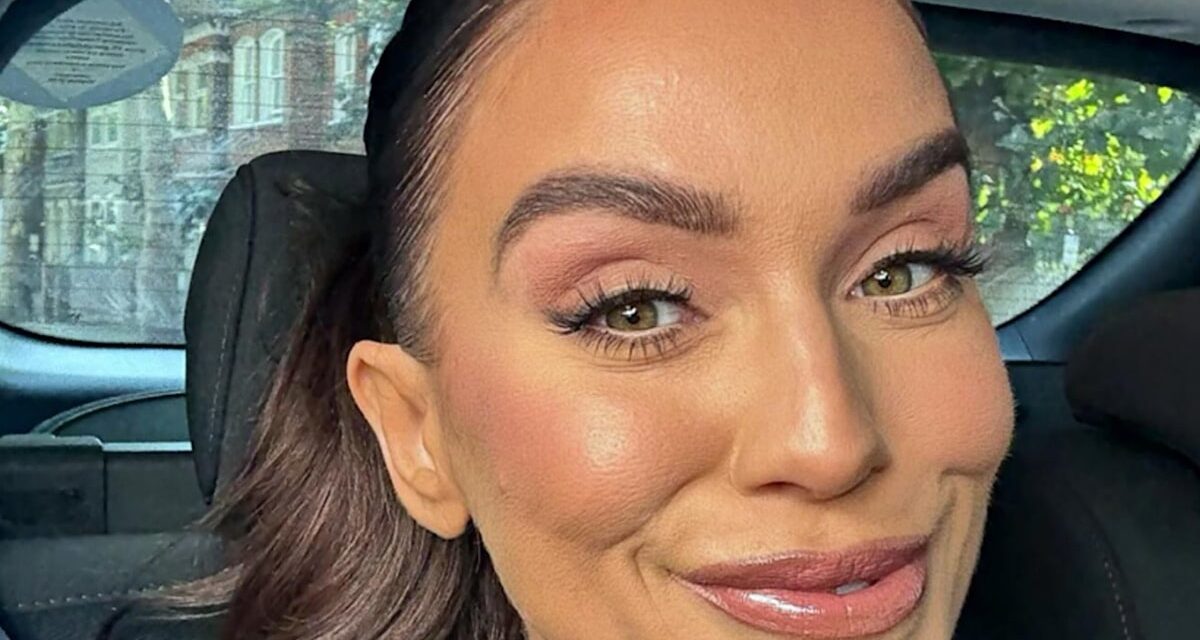 Strictly Star Vicky Pattison étourdie les fans après avoir partagé un baiser bâclé avec un chien