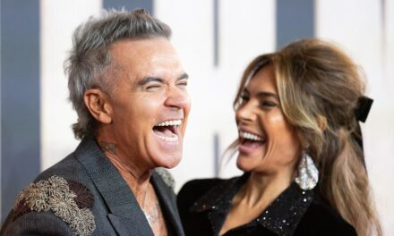 Robbie Williams enrôle 30 000 pour le grand geste romantique à son épouse Ayda