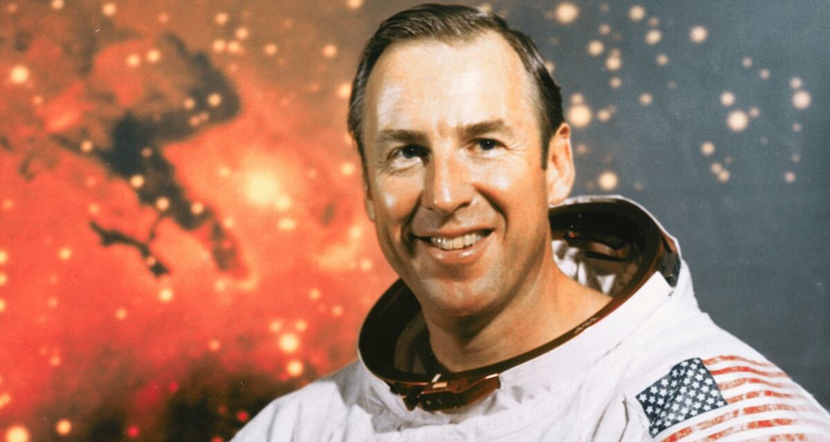 L&rsquo;astronaute d&rsquo;Apollo 13 Jim Lovell, joué par Tom Hanks dans un film bien-aimé, meurt de 97 ans