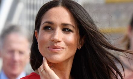 La «dissimulation» de Meghan Markle de la grossesse du prince Archie avec une robe invitée de mariage à balançoire