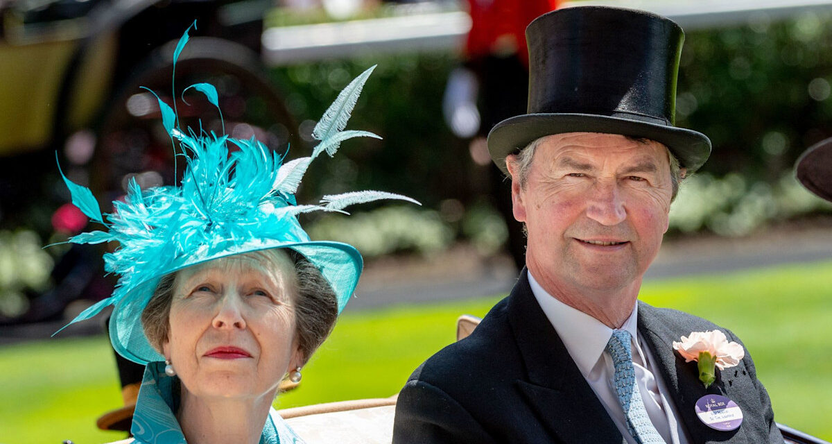 Le mari de la princesse Anne, Sir Tim Laurence, a fait un honneur incroyable pendant la pause écossaise