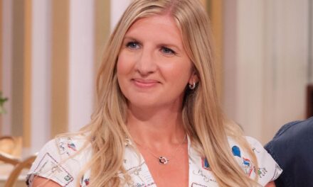 J&rsquo;adore! Rebecca Adlington est le plus chic ce matin portant une robe Boden «Carte postale»