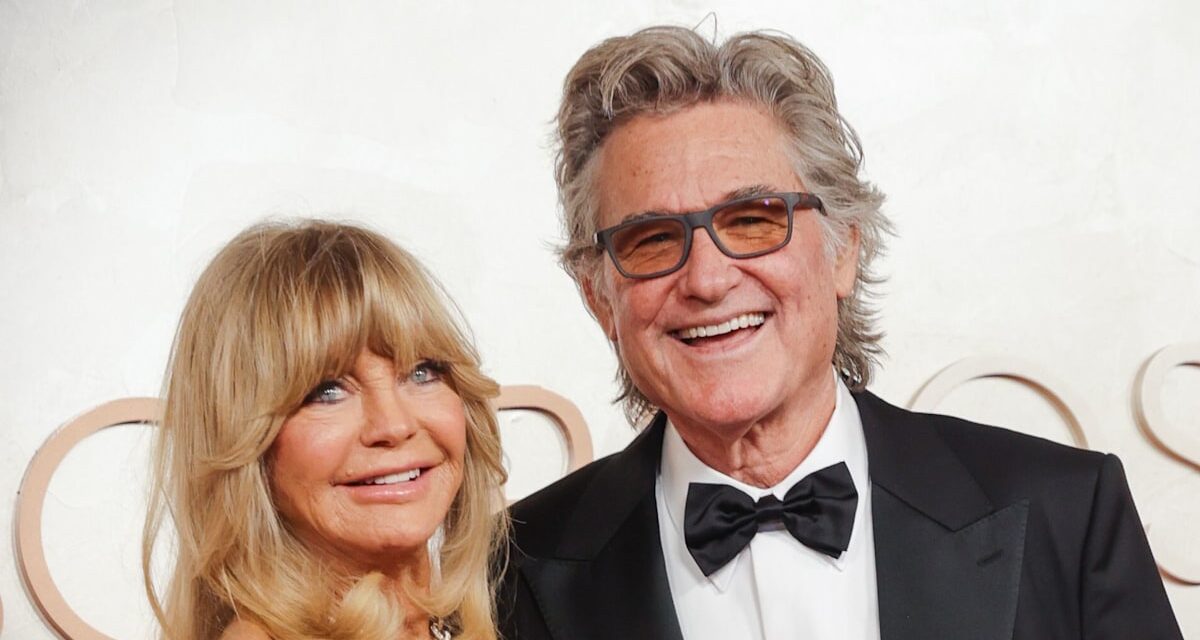 Goldie Hawn et Kurt Russell illustré en profitant du temps de famille animé au Ranch privé du Colorado