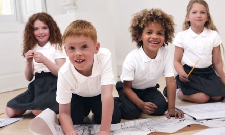 Les parents se précipitent pour acheter un uniforme scolaire de «meilleure valeur» chez Tu Sainsbury&rsquo;s – avec des prix de 3 £