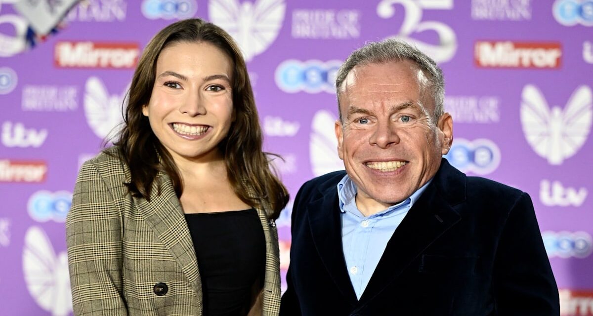 La fille de Warwick Davis illustrée avec un petit ami après un chagrin de famille
