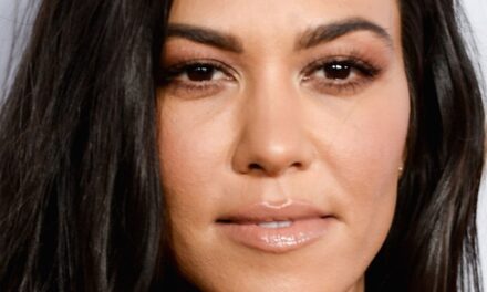 Kourtney Kardashian vient de porter un sac Y2K Balenciaga – et cela nous fait nous diriger directement vers du vintor