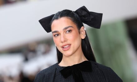 Les 30 meilleurs de Dua Lipa sont en l&rsquo;honneur de son 30e anniversaire