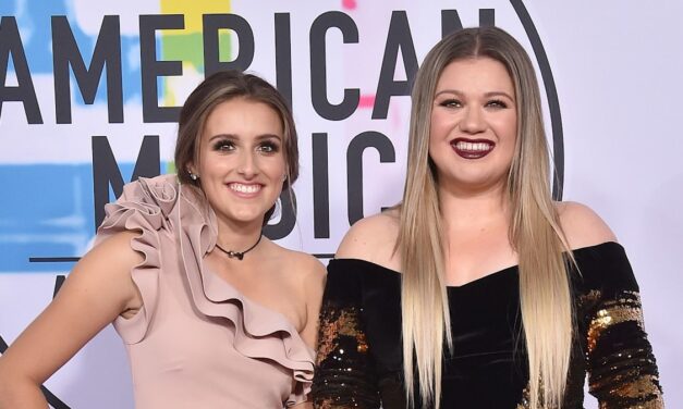 La belle-fille de Kelly Clarkson révèle comment le père Brandon a changé six mois avant la mort