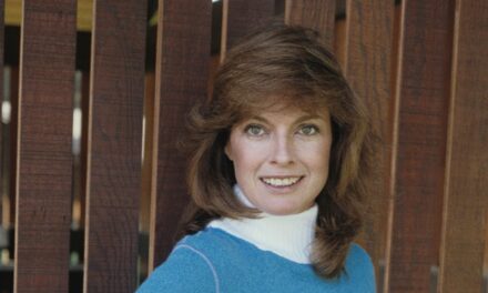 La star de Dallas des années 80 a l&rsquo;air incroyable en photo défiant l&rsquo;âge avec sa fille