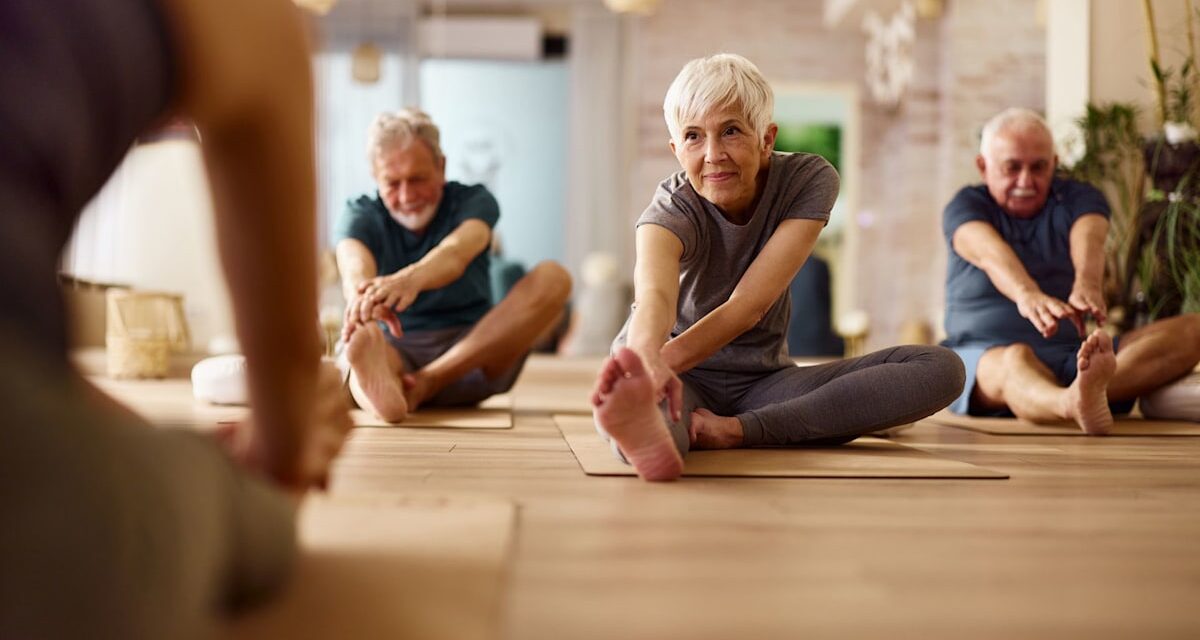 Les meilleurs exercices à faible impact pour rester «forts» dans la cinquantaine et la 60 ans, selon les experts