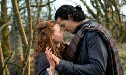 Le sang dérivé d&rsquo;Outlander de mon sang est salué comme «  supérieur  » par les fans alors que les premiers épisodes tombent