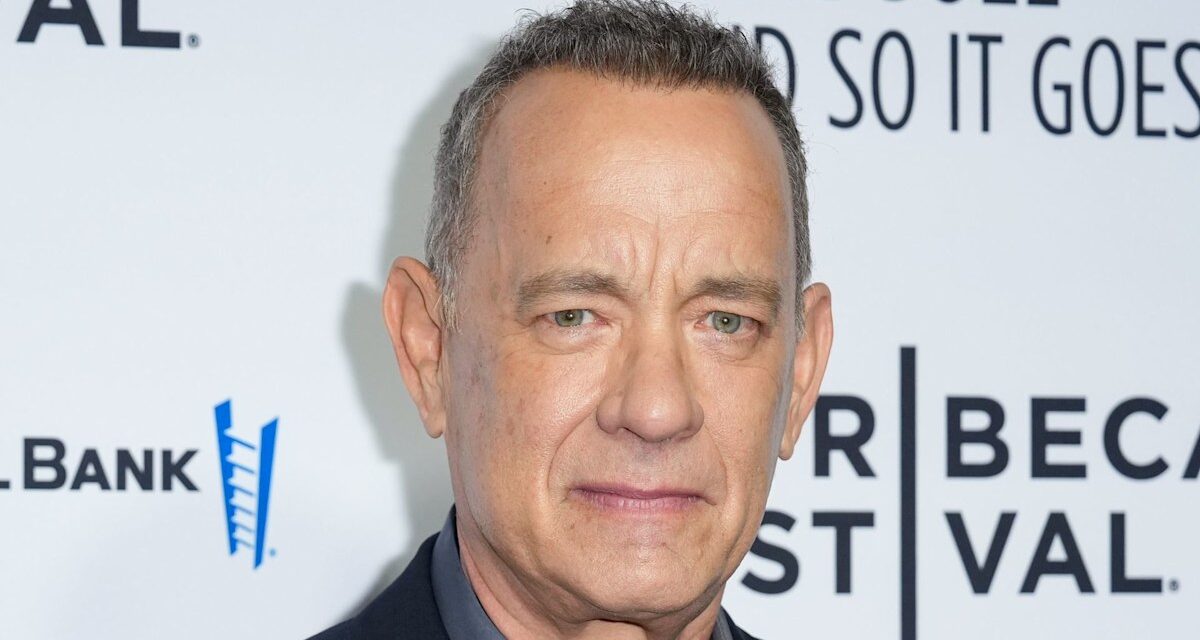 Tom Hanks honore feu Apollo 13 Astronaute Jim Lovell avec hommage émotionnel