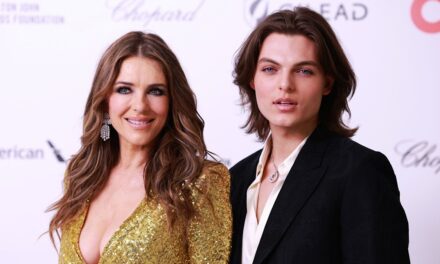 Elizabeth Hurley révèle l&rsquo;héritage «vide» pour son fils Damian au milieu de 50 millions de dollars fortune