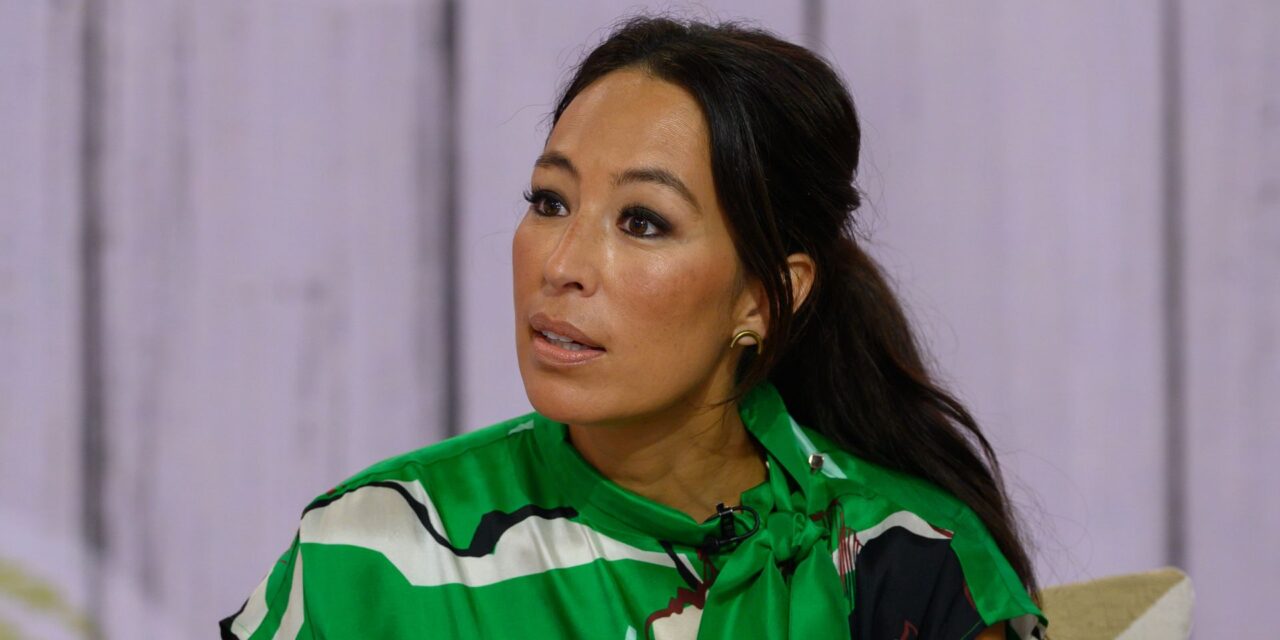 Joanna Gaines se bat dans une «  gamme d&rsquo;émotions  » alors qu&rsquo;elle rassemble cinq enfants pour un envoi doux-amer au Texas à la maison