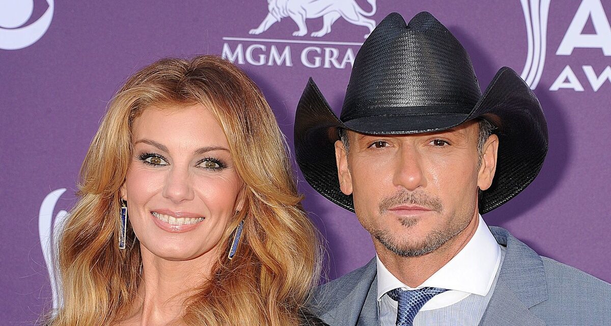 Tim McGraw dévoile un sapin de Noël vertigineux dans un manoir de 15,7 millions de dollars à Nashville