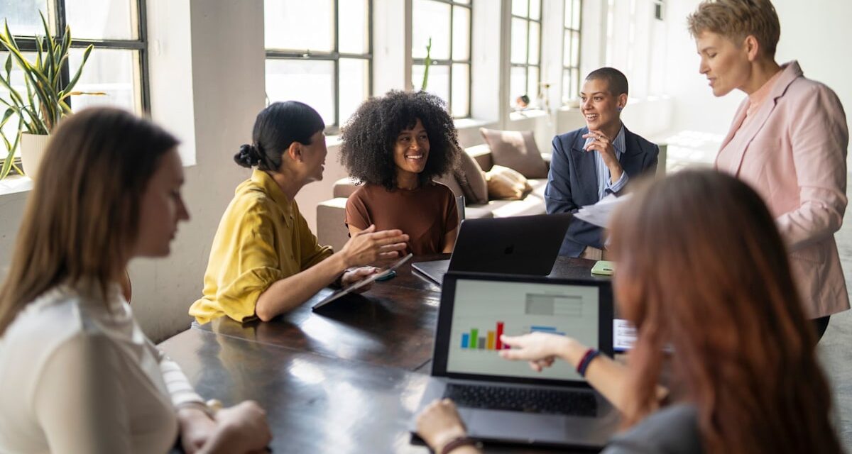 6 emplois à l&rsquo;épreuve d&rsquo;IA que vous pouvez faire sans un diplôme pour éviter 53 000 £ de dette étudiante