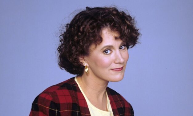 L&rsquo;icône de la sitcom des années 90 est méconnaissable en rare sortie avant le retour majeur