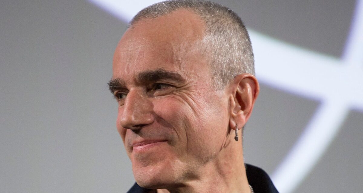 Rencontrez le fils de Daniel Day-Lewis, Ronan, qui sort son célèbre père de sa retraite