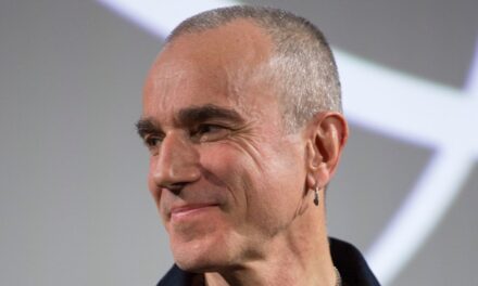 Rencontrez le fils de Daniel Day-Lewis, Ronan, qui sort son célèbre père de sa retraite