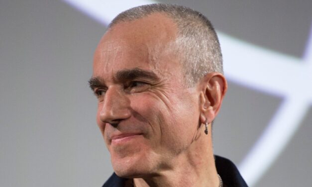 Rencontrez le fils de Daniel Day-Lewis, Ronan, qui sort son célèbre père de sa retraite