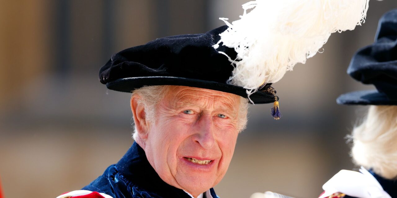 Le roi Charles vend 475 bonnets £ – que pensent réellement les fashionistas?