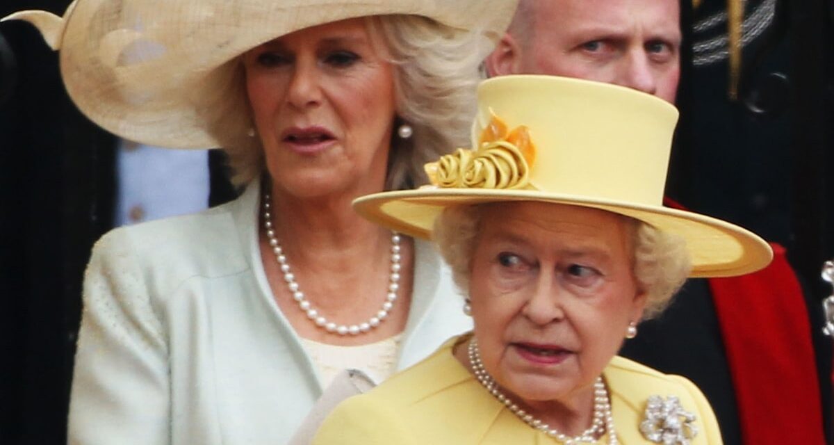 Le moment difficile de caméra de la reine Elizabeth II au mariage du prince William a révélé