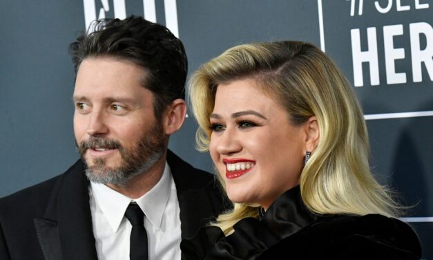 Les enfants de Kelly Clarkson méritent une vision honnête du chagrin alors que l&rsquo;expert parental pèse la mort de Brandon Blackstock
